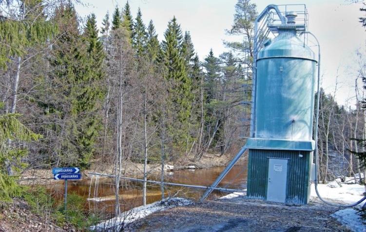 En doserare anpassar utmatningen av kalk efter flödet i vattendraget. Foto: Mats Norberg.