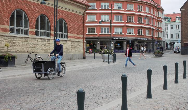 Mårtenstorget mellan Botulfsgatan och Västra Mårtensgatan byggdes om till Shared Space år 2017. 3.