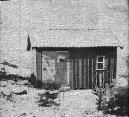 Smedjan uppfördes av Fjällbacka stenhuggeri 1906 (årtalet ej bekräftat) och revs någon gång 1969-1970 för att göra plats för ett nytt hus.