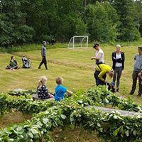Aktiviteter sommaren 2018 Midsommar Midsommarfirandet genomfördes som traditionen bjuder på midsommarafton med att midsommarstången kläddes, kransar bands och restes.