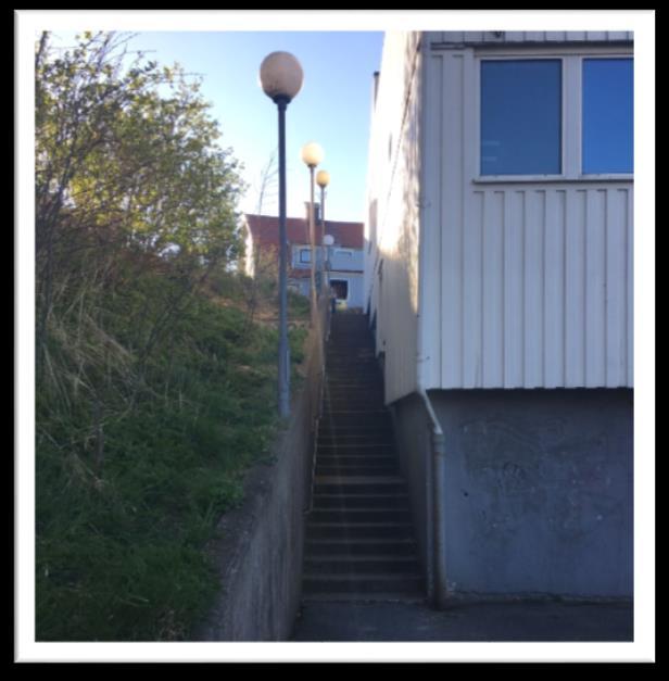 Sid 15/20 Nummer 9 Lilla Kronbergshallen Området kring trappan upplevs som otryggt.