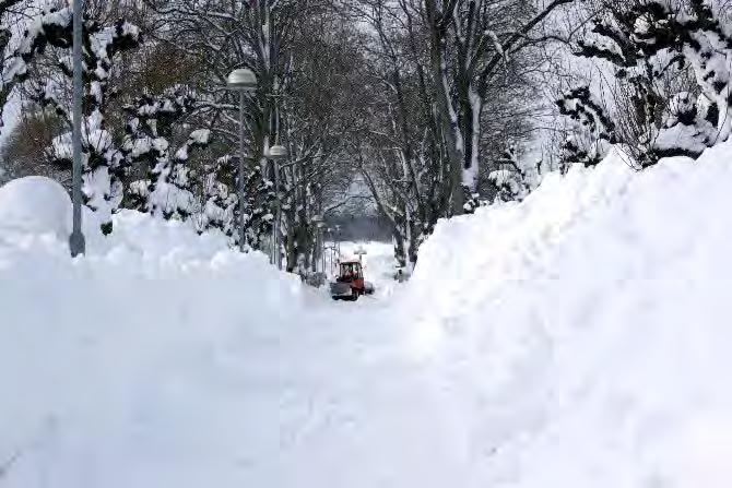 Information om snöröjning och halkbekämpning Församlingen har ambitionen att hålla en hög standard på snöröjning och halkbekämpning vid våra kyrkor och begravningsplatser.