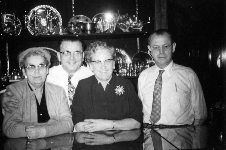 Familjerna Swenson & Pearson som drev juveleraraffär i Chicago.