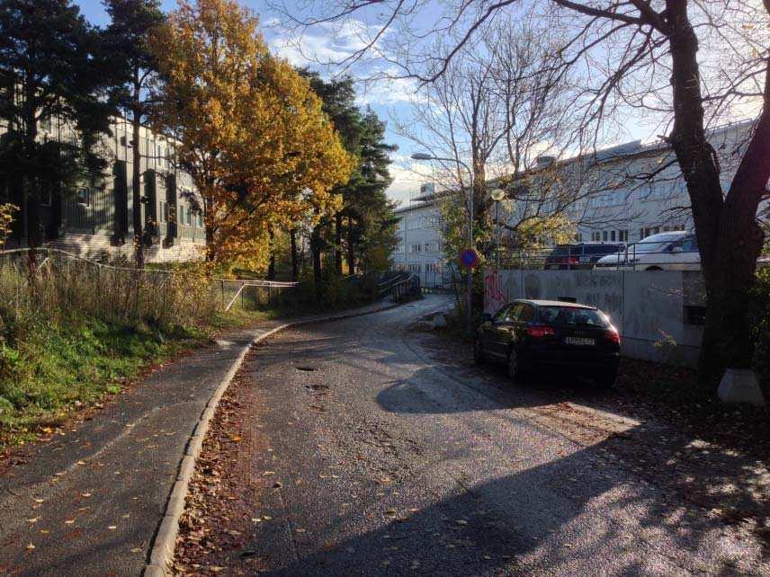 Området avgränsas av tvärbanans spårområde och Årstabergsvägen i söder, Stambanan i öster och Sjöviksbacken i väster.
