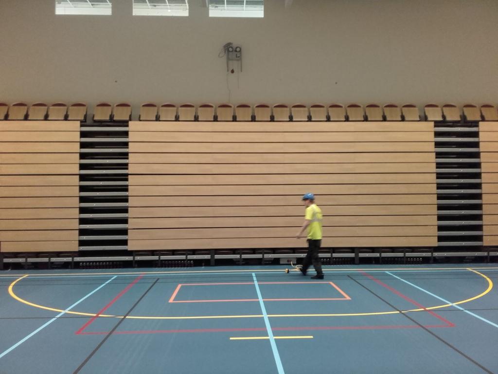 Alfing har levererat en teleskopläktare till idrottshallen på Vallastadens skola.