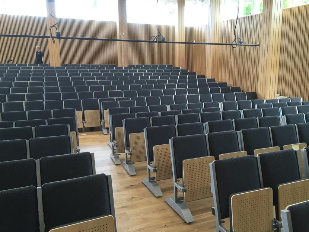 #Alfingstolar finns där nervösa ung- Lindeskolans aula i Lindesberg har renoverats och fått nya