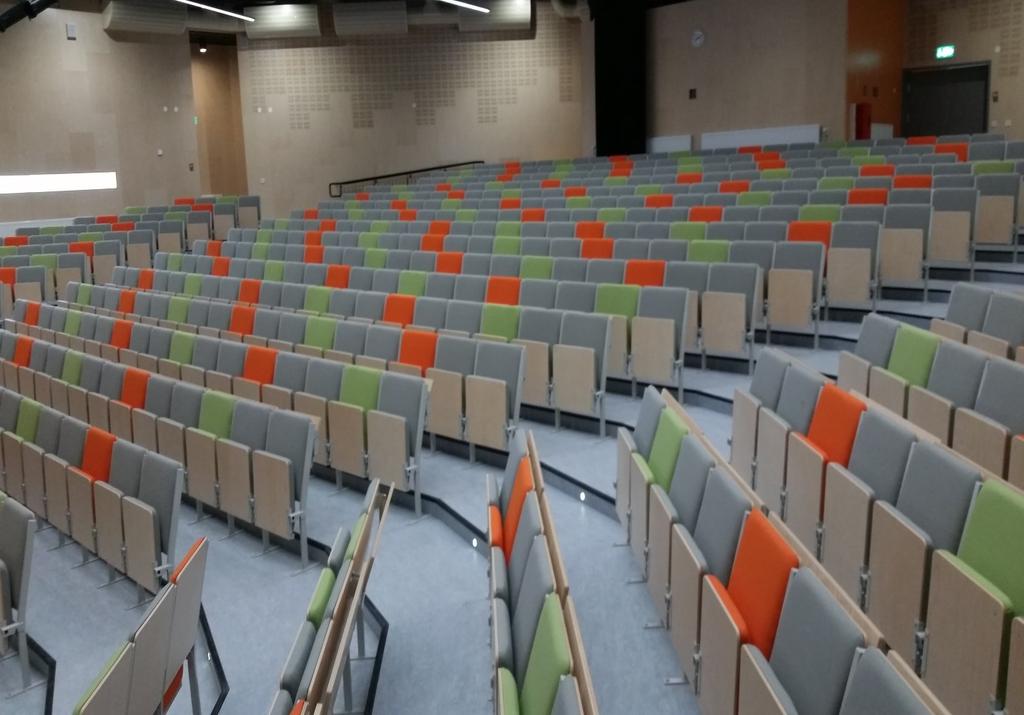 Sävehusets Gymnasieskola. Vi har monterat stolen Kalle i skolans aula.