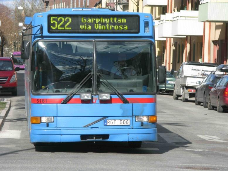 olika entreprenörer (Nobina, Buss i väst och Keolis) som kör trafiken. De tre är entreprenörerna har tillsammans 152 bussar. Linjerna 801, 802, 841 och även 500 är expressbussar.