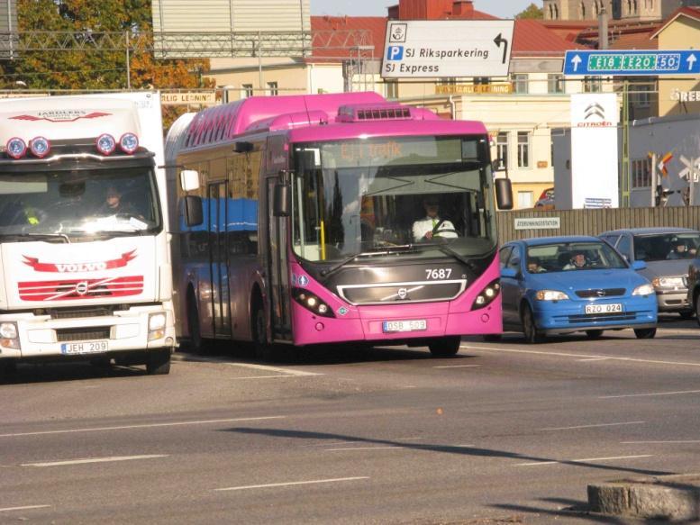 Stadsbussar Stadsbusstrafiken bedrivs på ett konventionellt sätt med ett radiellt linjenät med tio genomgående linjer, linje 1-10, där alla förutom linje 10 passerar Slottet.