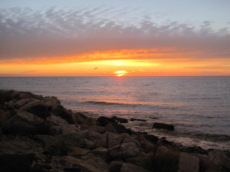 Solnedgång över Svea rike i öster. En gåva från bonderepubliken Gotland. Foto SM1WXC 150916 Föreningen Sveriges Sändareamatörer SSA SSA-Bulletinen Publ v 38 16/9 2015 Red: SM1WXC Christer. Dagens op.