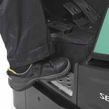 snabblåsning, fotmanövrerat RB16N2S RB16N2HS Tydlig och informationsrik display Lågt halkskyddat insteg Uppfällbart batterilock Ergonomiska handtag Ett lager är bara så effektivt som sina truckar och