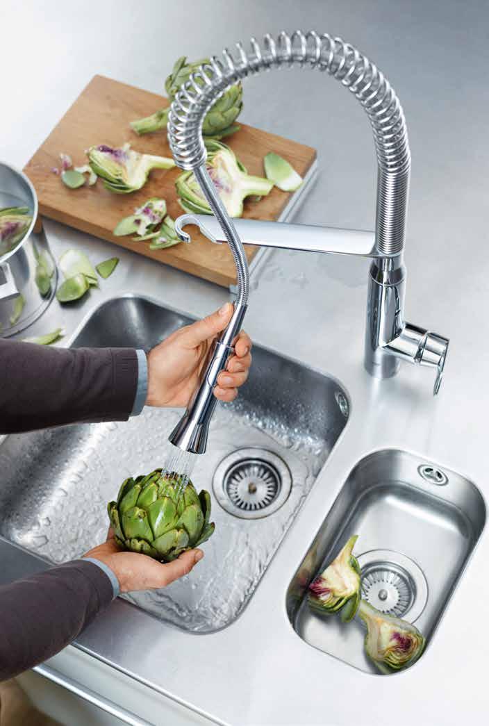 KÖKSBLANDARE MED PROFESSIONELL DUSCH Eurocube Den professionella, kubiska Eurocube med inställbar flödesbegränsare i en modern arkitektonisk design. GROHE nr.: 31 395 000 RSK nr.: 835 68 35 8.323 kr.