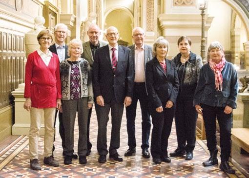 Senioruniversitetets avgående styrelse, från vänster Eva Willén, Ingemar Åkeson, Eva Åkerblom, Claes Leijon, Per Olof Osterman, Lars Nilsson, Kerstin Thelander, Britt-Louise Gunnarsson och Ingrid