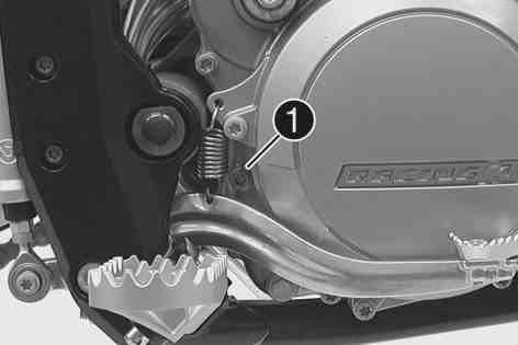 SERVICEARBETEN PÅ MOTORN 99 Fara Risk för förgiftning Motoravgaser är giftiga och kan leda till medvetslöshet och/eller dödsfall. När motorn går krävs en tillräckligt kraftig ventilation.