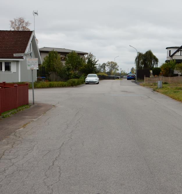 Industrigatan Gatan är en 8 meter bred villagata. Inom planområdet är hastighetsbegränsningen 40 km/h.