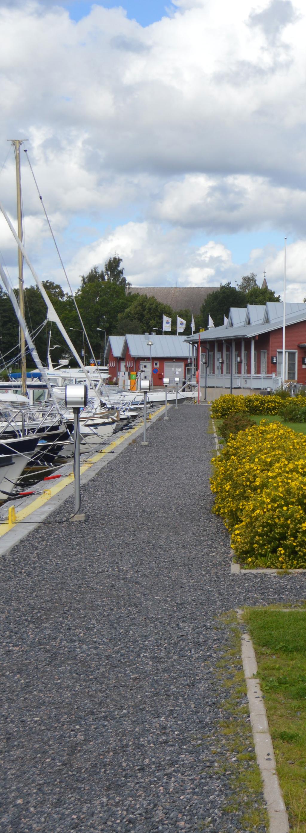 Trafik Strandvägen och Storkyrkovägen som avgränsar planområdet är en del av huvudtrafiknätet i Ingå centrum.