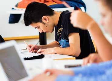 Gymnasieverksamheten har haft marginellt fler elever än budgeterat och överskottet beror således inte på färre elever i verksamhet än planerat.