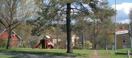 Ser man på äldre foton från Backaryds station kan man se hur det lastas torv och