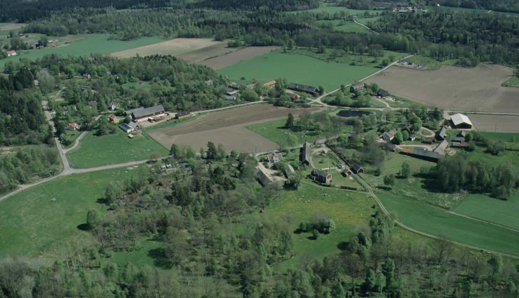 I mitten av Stora Silpinge fi nns en betesallmänning med den karaktäristiska korran, en stensatt damm som bönderna anlagt för att djuren skulle kunna dricka.