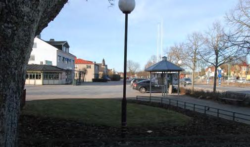 Detta grönstråk tillsammans med Möllebacken väster om järnvägen har en viktigt uppgift att kompensera den stora fattigdomen på grönt som annars finns i de