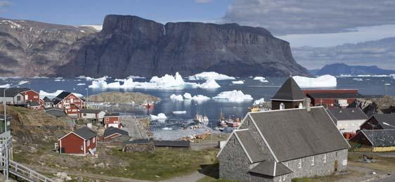 Grönland Midnattssol, valar och mäktiga isberg Trackers erbjuder som enda researrangör i Europa en unik paddlingsresa i ett av Grönlands mest spektakulära områden Uummannaqfjorden på nordvästra