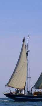 Börja segla skolfartyg är för dig som första gången vill uppleva ett traditionellt segelfartyg. Du skall ha avslutat grundskolans årskurs 7 och kunna simma 200 meter.
