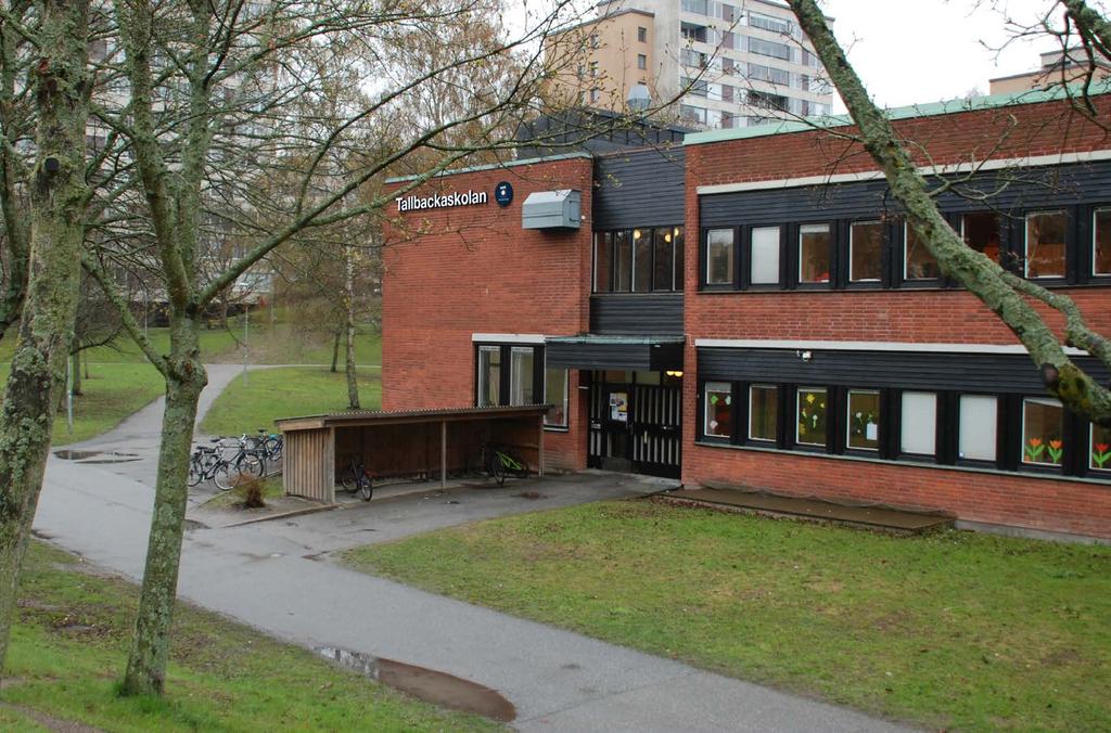 Fasadskyltar Det finns två typer av fasadskyltar; (1) en frontbelyst med individuella profilbokstäver och (2) en ljuslåda där bokstäverna fräses ut.