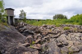 Gamla utloppet från Klingerselet nedanför betongdammen.