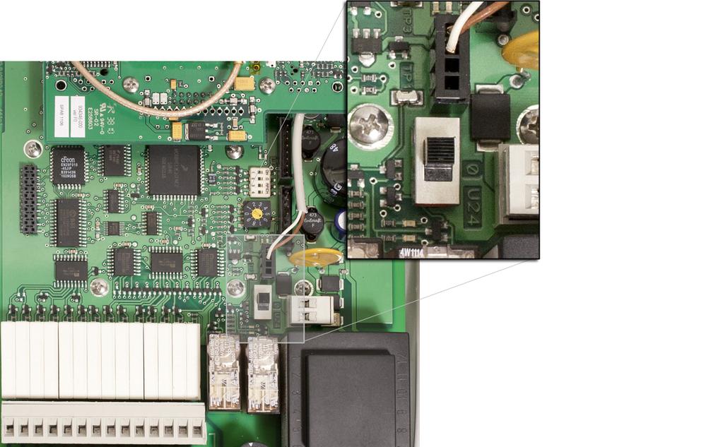 Driftsättning 7.7 27 (36) Val av programnummer De olika programmen som kan användas i den här mottagaren beskrivs i kapitel 9, Programval. 7.8 Funktionstest Innan följande test kan påbörjas skall huvudkontaktorns brytare vara i OFF-läget för att förhindra oönskade rörelser av det styrda föremålet.
