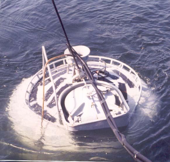 SIGNALLINAN NR 13 SVENSK DYKERIHISTORISK FÖRENING December 2004 Pris 40 kr Foto: Åke Sundqvist En av Sveriges två McCann ubåtsräddningsklockor i vattnet efter sjösättning från HMS Belos.