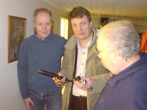Han har dock lovat återkomma och vi välkomnar honom till något möte under 2005. Som ersättning visade klubbmästaren två äldre 16mm filmer med UV-tema.