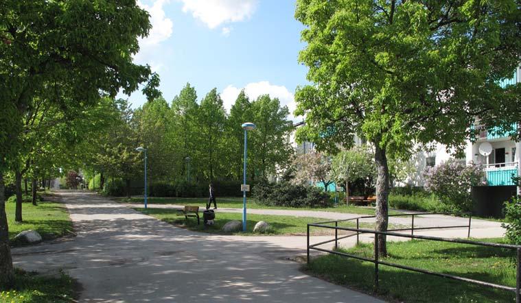 8. TISSLIGEGÅGE STORLEK: Ca 0,3 Ha KARAKTÄR: Parkkvarter och parkstråk SOCIALA VÄRDE: Sitta i solen, ro Öppna upp parken, förbättra gångpassagerna och öka tryggheten.