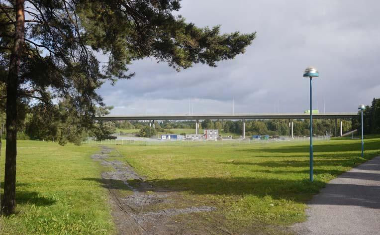 Vägen kommer även efter ombyggnaden att gå på en landskapsbro i dalens norra ände, och den bilfria gång- och cykel passagen ut på Järvafältet består.
