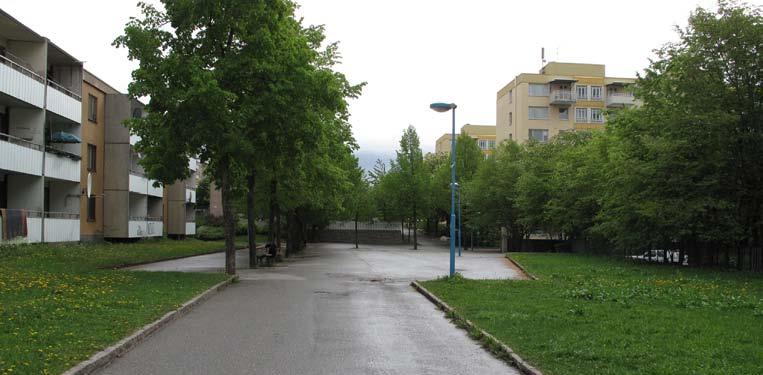 Rhododendronparken Spånga Kyrkväg Lättingegången sträcker sig mellan Tenstastråket och Spånga kyrkväg.