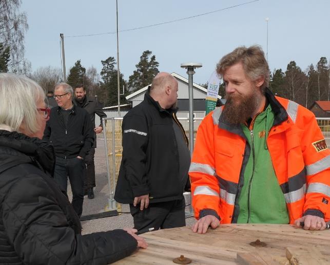 Dingtuna Hafsblad Årgång 19 nr 3, maj och juni 2018 sida 5 Succé för Elektriker'n på Elfordonets dag den 7 april Största mässan för elfordon någonsin i Västmanland? Ja, troligen.