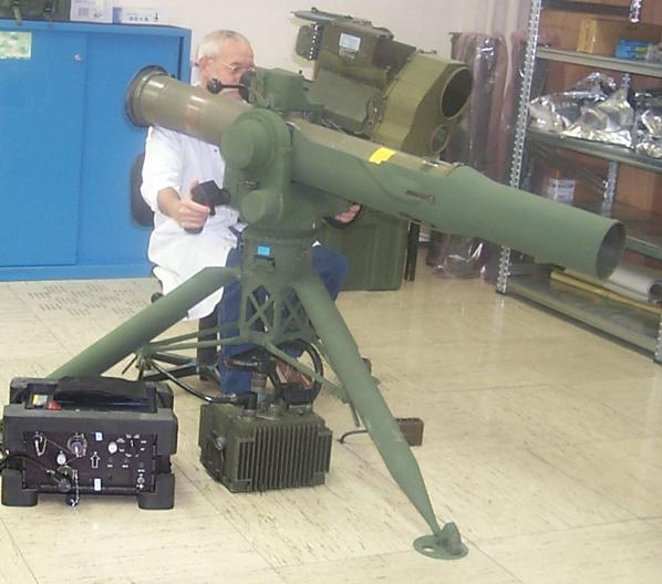 5.3 Pansarvärnsrobotsystem 55 TOW (2) Robot 55C TOW2 (Tube-launched Optically tracked Wire-guided missile) är ett tungt pansarvärnsrobotsystem med lång räckvidd och stor penetrationsförmåga.