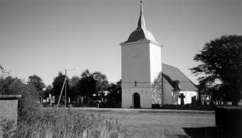förhållande till den mer strukturerade bebyggelsen.