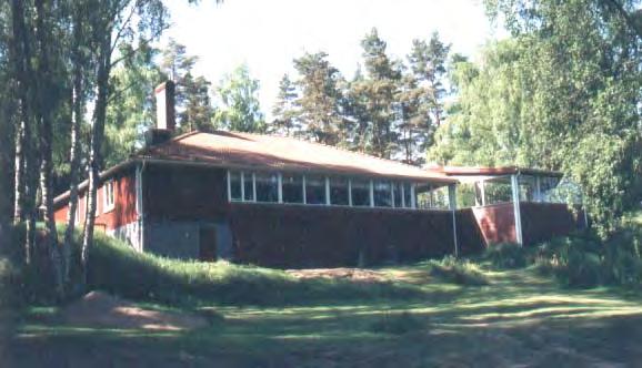 hemmet överlämnades av ungdomarna till församlingen. 1975 gjordes en tillbyggnad av en musikestrad.