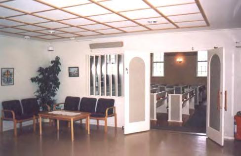 1974-75 utökades tillbyggnaden med nya ungdomslokaler.