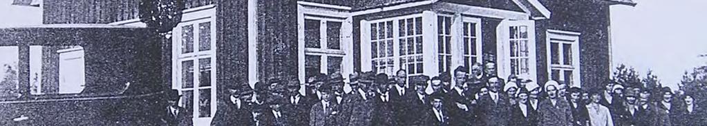 Byggnadens historia: 1922 beslutade Nårungatraktens ungdomskrets att bekosta och låta uppföra ett