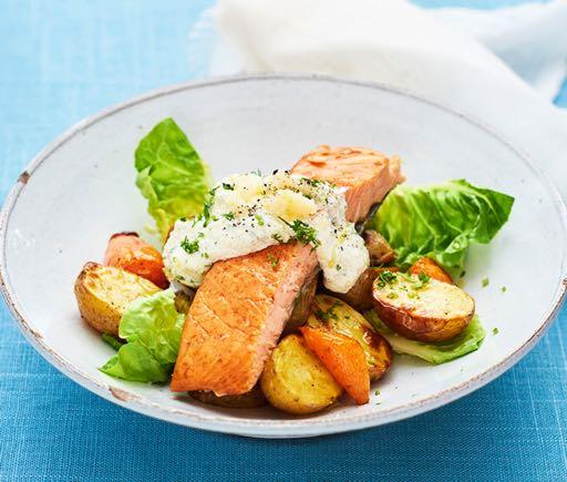 Kvällsmeny Gäller från 30 personer, 209 kronor per person och då ingår: Varmrätt, exempel 1. Vegetarisk lasagne med oliver, soltorkade tomater och fetaost. Serveras med fräsch sallad. 2. Grillad och marinerad lax serverad med grillade rotfrukter, citroncreme och cole slaw.