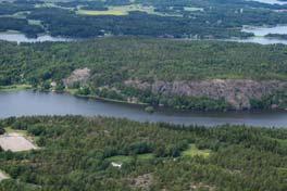 bebyggelsen i stället för tidigare planerat tunnel- och ytläge. Arbetsplan för Västerleden -96 och Förstudie -93 föreslår att Bergslagsvägen breddas från 2 till 4 körfält.