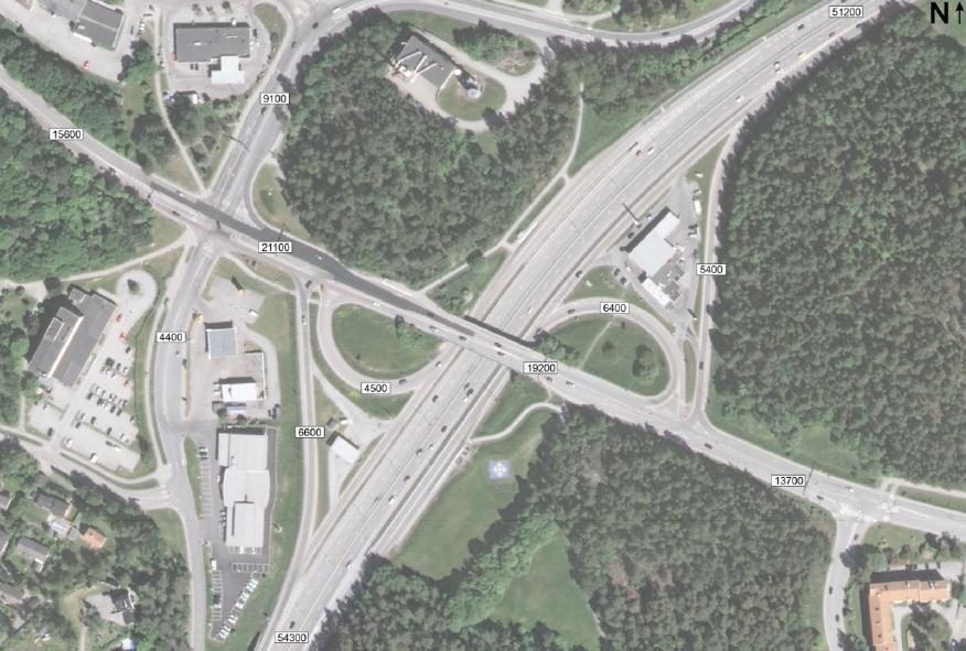 10 (17) och Grindtorp och trafikeras av 9 100 f/d. Ytterbyvägen ligger parallellt med E18 och har årsdygnstrafikflöden på 4 400 f/d.