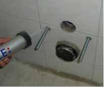 3) Justera pinnbultarna på det avstånd som rekommenderas från leverantören av WC