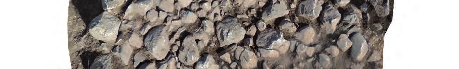 Graven täcktes av grästorv och en tunn jordmantel. Jordmanteln/fyllningen (A2875) bestod av ett lager av gråbrun humös silt och innehöll ett järnföremål (bleck?), lite keramik och brända ben (oid.). Stenpackningen (A2874) bestod av två skikt tätt packad sten i storleken 0,1-0,65 meter.
