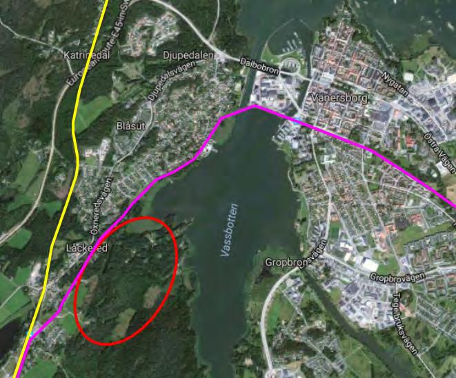 Tel vxl: 1-73 7 216761 217-9-2 23 / 68 5 FÖRUTSÄTTNINGAR OMRÅDESBESKRIVNING Planområdet är beläget sydväst om Vänersborgs centrum, något norr om Öxnereds station (där Älvsborgsbanan och