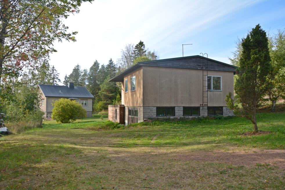 BOSTADSHUS I VESTERKALMARE Jomala Bild Bostadshus uppfört i ett plan 1969 med murad källare med en total yta om ca 170 m² inkluderat källaren med garaget.