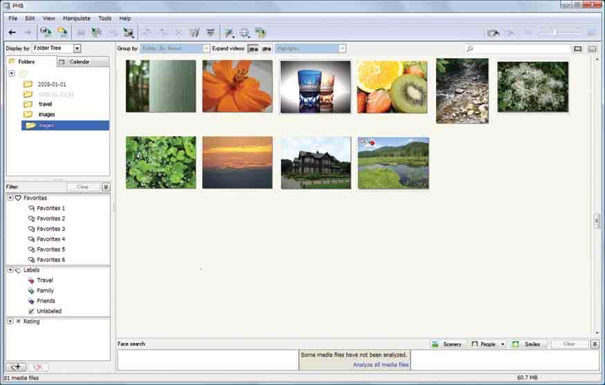 Import av bilder till datorn 1 Anslut kameran till datorn via USB. Skärmen [Importera mediafiler] i PMB tänds automatiskt. Om AutoPlay-guiden tänds så stäng den.