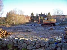 8 Bohusläns museum 2007:3 Resultat Figur 4. Vy över området före undersökningen. Framför trädridån till vänster i bild grävdes schakten 1, 2 och 5.