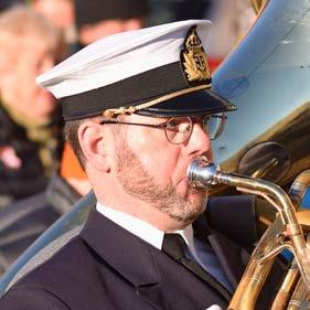 00 - Amiralitetskyrkan, Karlskrona Vi får i ett intimare kammarmusikaliskt format lära känna några av Marinens Musikkårs musiker lite bättre.